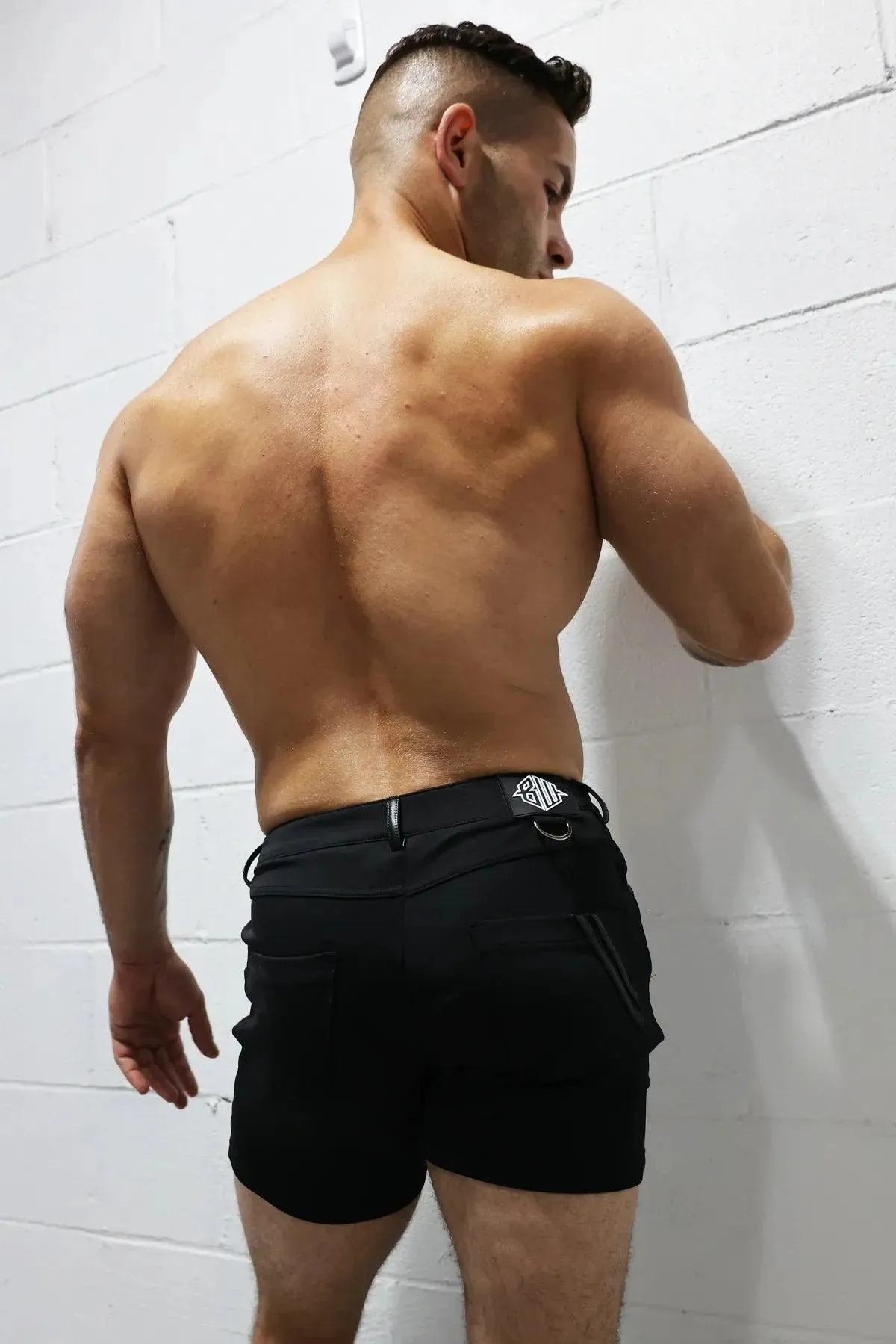 DOWN LOW SHORTS - BLACK