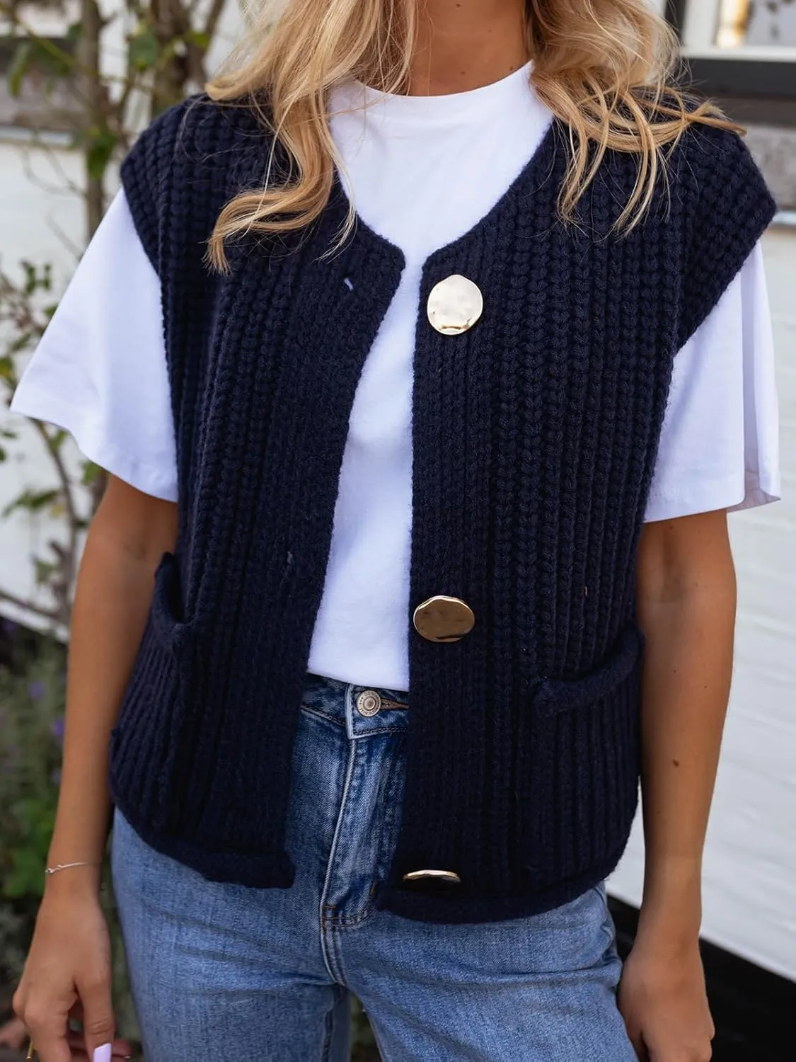 KEOMUD Women's Sleeveless Cropped Knit Cardigan 2025 Casual Button Down Crochet Sweater Vest Tops with Pockets