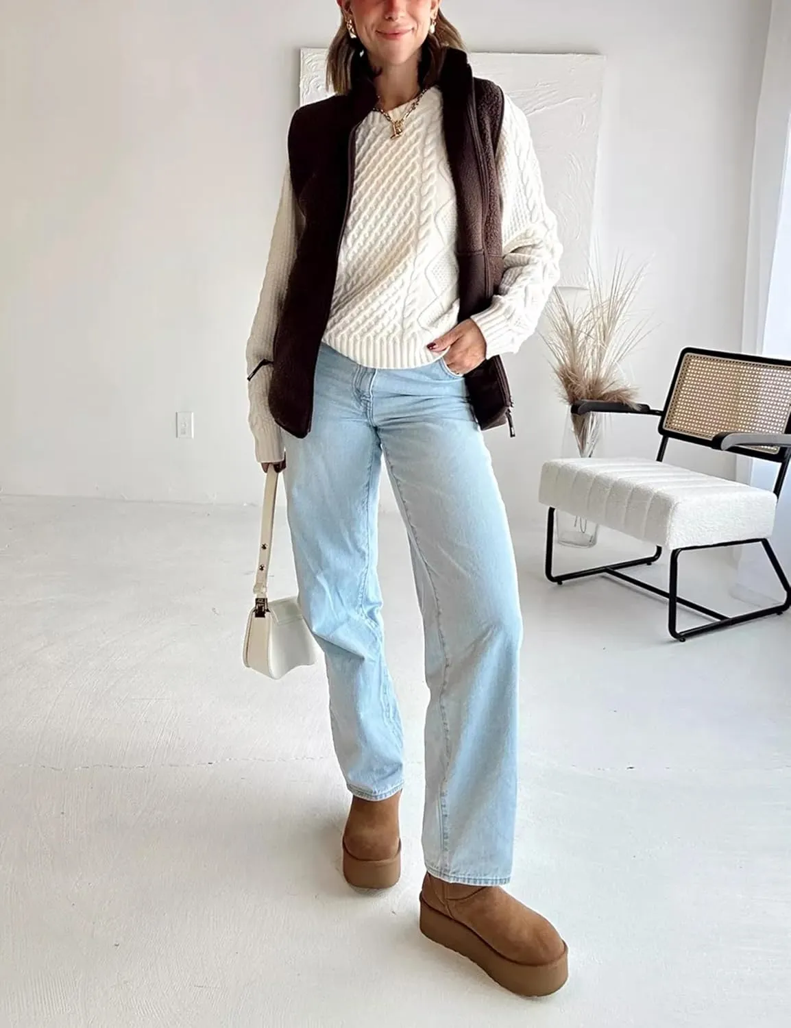 Womens Fuzzy Fleece Vest Casual Warm Sleeveless Zip Up Sherpa Vest Jacket with Pockets for Fall/Winter