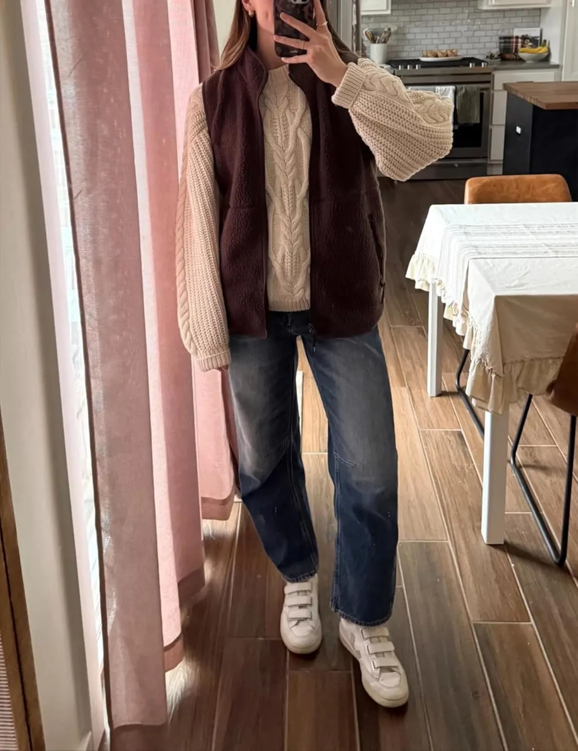 Womens Fuzzy Fleece Vest Casual Warm Sleeveless Zip Up Sherpa Vest Jacket with Pockets for Fall/Winter