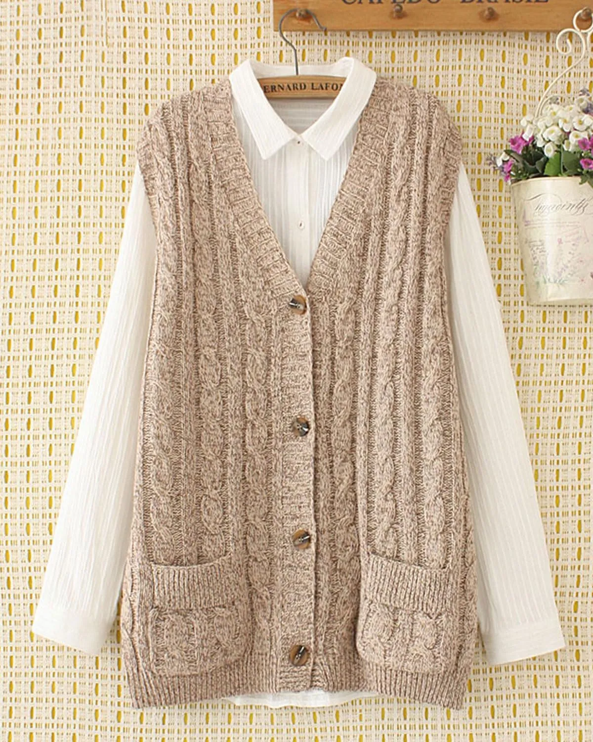 Women's Sweater Vest Sleeveless Button Down Knitted Cardigan Outwear with Pockets